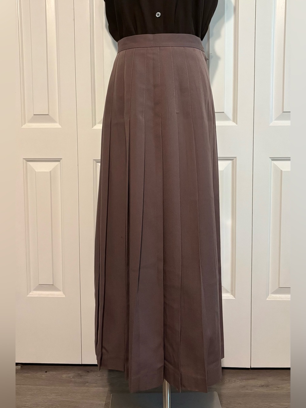 Vintage MICHELE Taupe Classic Pleated Maxi Skirt